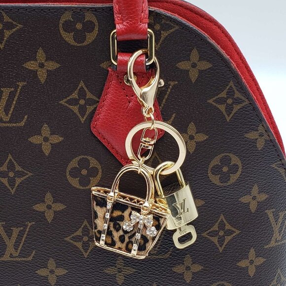 100% Auth Louis Vuitton Lock & Key with unbranded Bagcharm, Keycharm, Keychain - Picture 1 of 7
